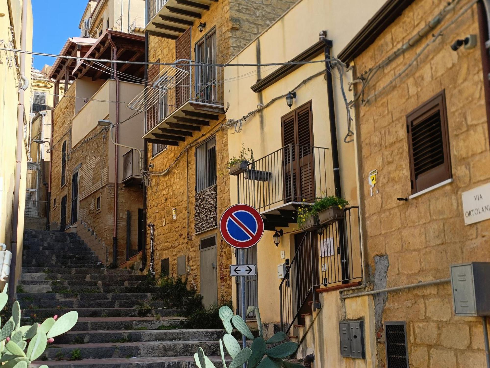 A Due Passi Dal Centro Sweet Rooms Agrigento Exterior foto
